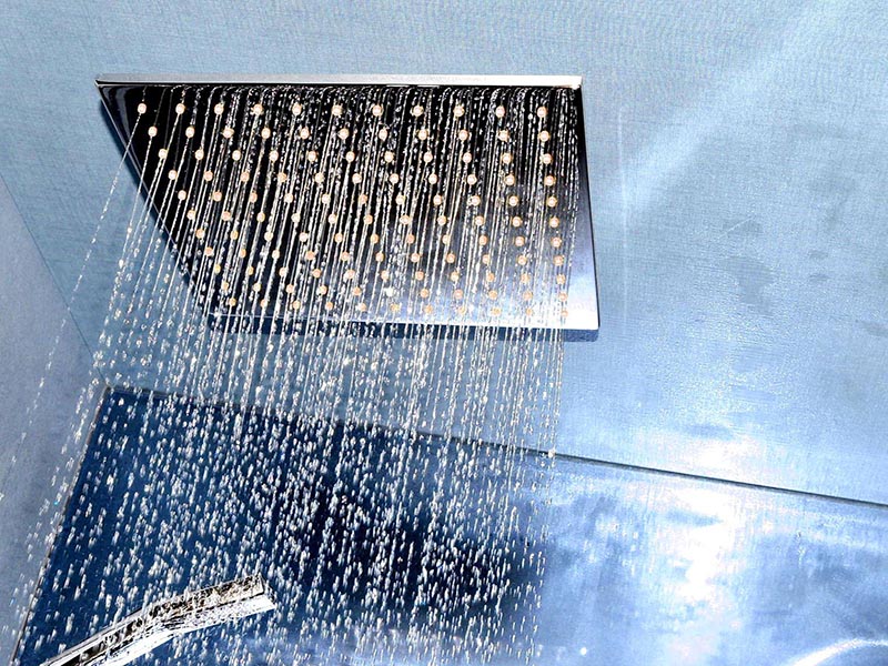 Byta golvbrunn, toalettstol & takdusch